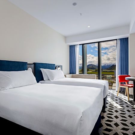 Holiday Inn Queenstown Remarkables Park Buitenkant foto