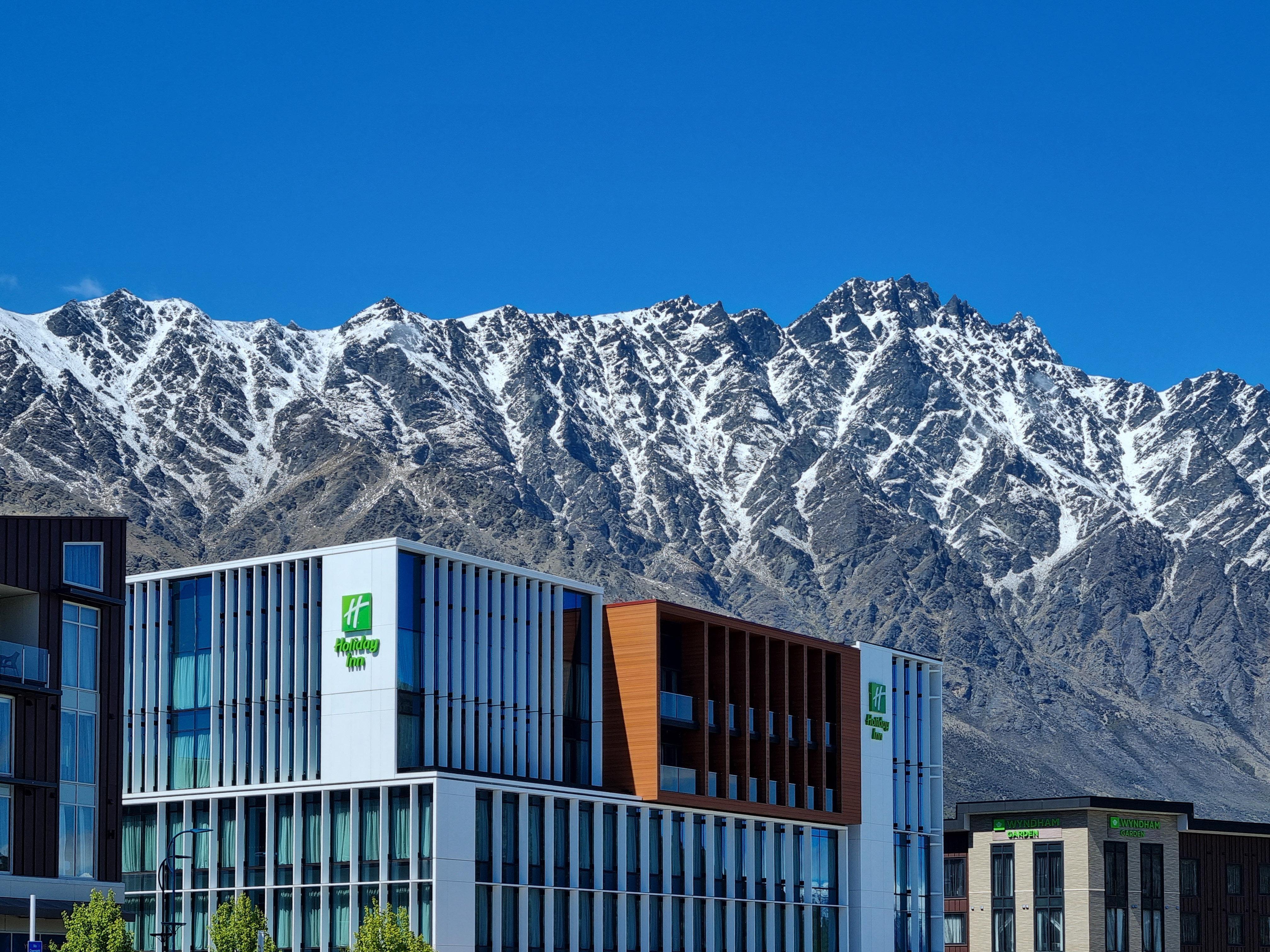 Holiday Inn Queenstown Remarkables Park Buitenkant foto