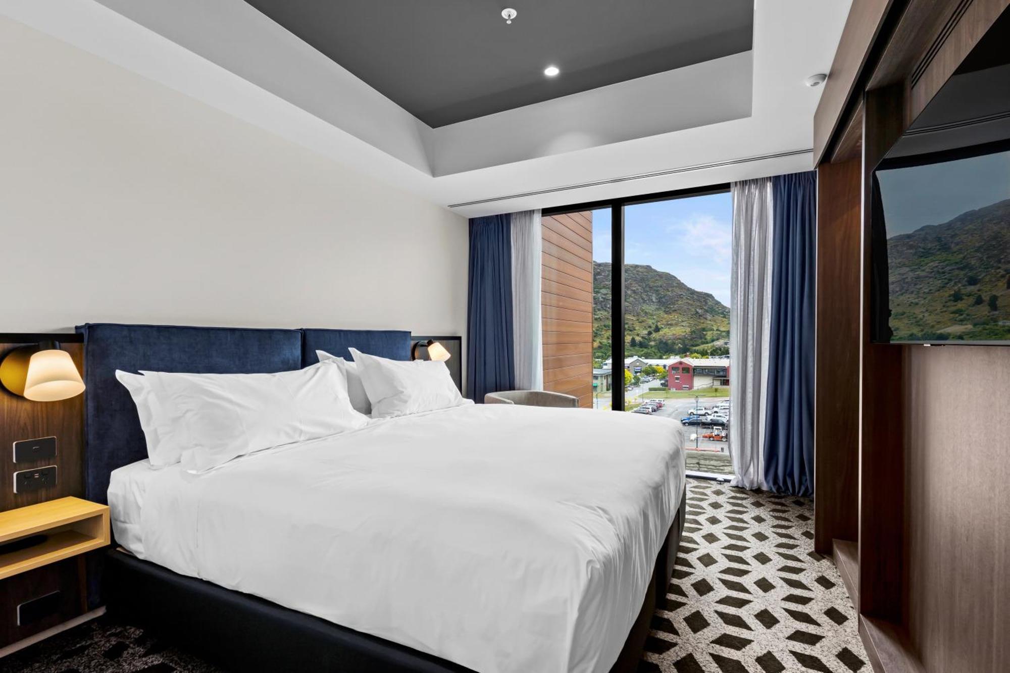 Holiday Inn Queenstown Remarkables Park Buitenkant foto